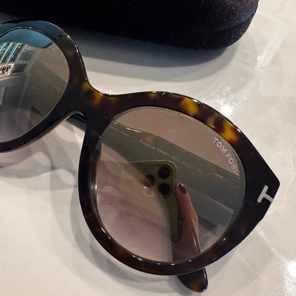 Tom Ford Rosanna Tortoise Shell Sunglasses - Picture 2 of 10